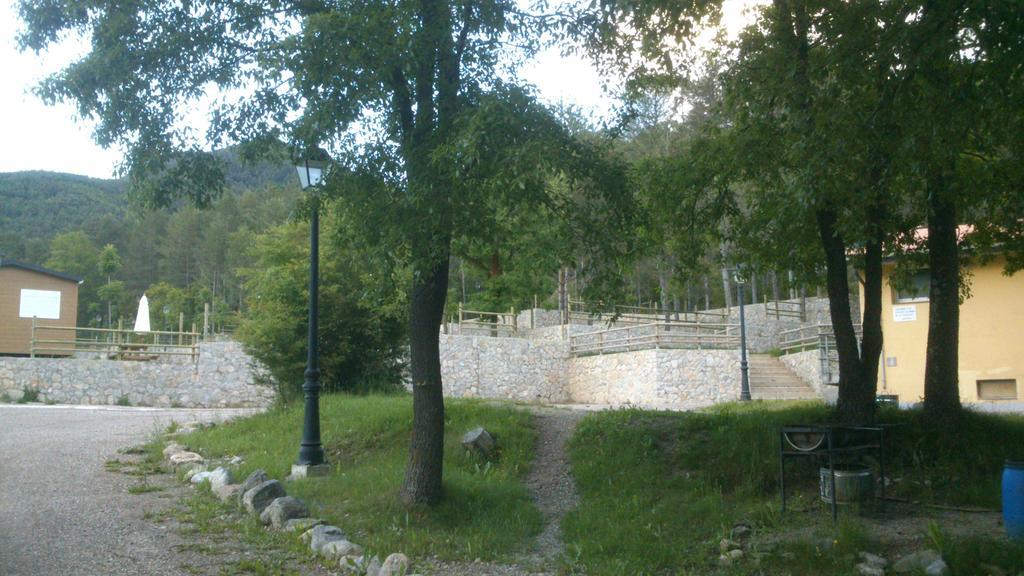 Camping L'Espelt La Pobla de Lillet Exterior photo